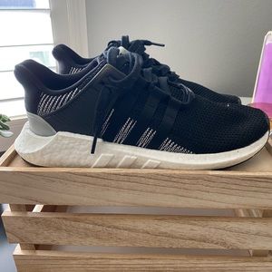 Men’s Adidas Equipment size 9 gently used